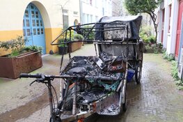 Fietstaxi`s in brand in Amsterdam-Centrum