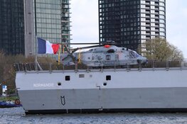 Frans defensieschip vuurt saluutschoten af vanwege komst Macron