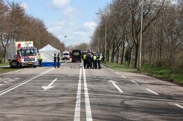 Ernstig ongeval in Ouderkerk aan de Amstel, motorrijder overleden