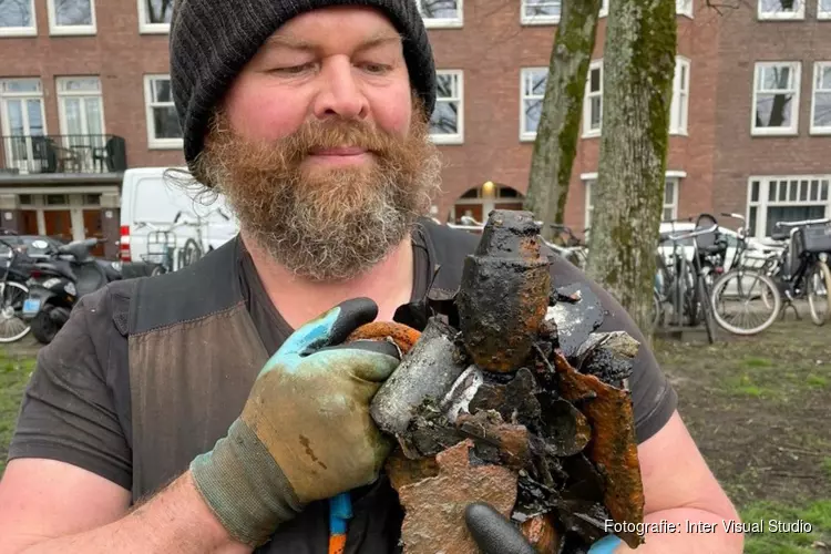 Handgranaat gevonden tijdens het magneetvissen