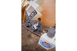 Mr Doodle maakt Amsterdam klaar voor WK Doodlen met 6 meter hoog kunstwerk