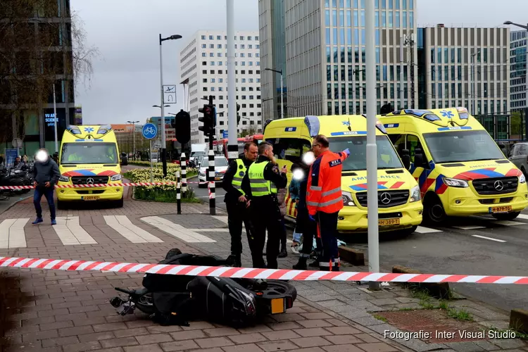 Ongeluk met twee gewonden op De Boelelaan in Amsterdam
