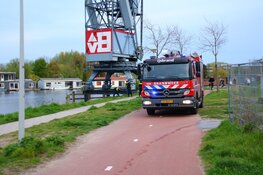 Persoon te water in Amsterdam-Noord
