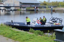 Persoon te water in Amsterdam-Noord