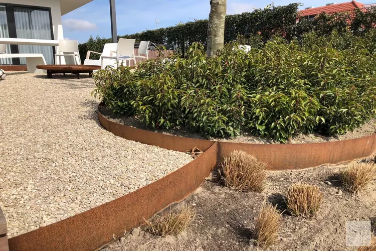 Breng sfeer in uw tuin met cortenstaal borderranden en tuinschermen!