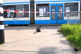 Scooterrijder aangereden door tram in Amsterdam-Oost