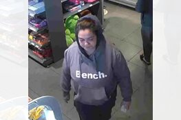 Gezocht: Pinnen na brutale diefstal bij bejaarde man