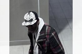 Gezocht: Pinnen na brutale diefstal bij bejaarde man