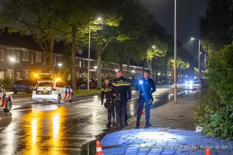Man neergestoken bij bushalte in Amsterdam-Noord
