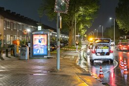 Man neergestoken bij bushalte in Amsterdam-Noord