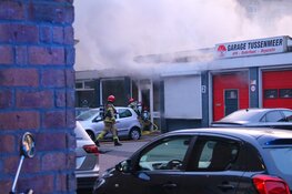 Brand bij garagebedrijf in Amsterdam