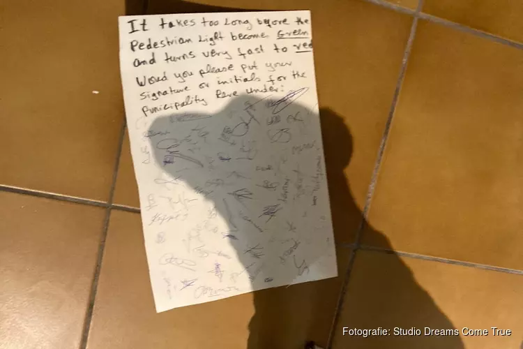 Postbezorger meldt: stoplicht staat te lang op rood!