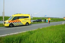 Automobilist rijdt tegen lantaarnpaal A5