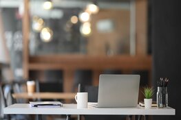 Een gezonde en duurzame plek om te werken met een zit sta bureau