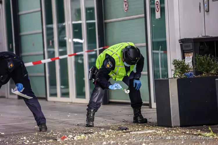 Mogelijk verband tussen explosie bij bedrijfspand en brand bij woning in Diemen
