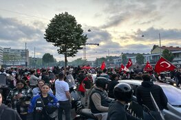 Overwinning Erdogan flink gevierd in Amsterdam. Burgemeester De Vlugtlaan inmiddels afgesloten