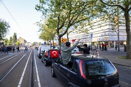Overwinning Erdogan flink gevierd in Amsterdam. Burgemeester De Vlugtlaan inmiddels afgesloten