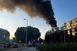 Uitslaande brand in appartementencomplex Joan Muyskenweg