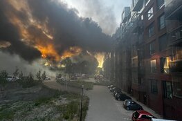 Uitslaande brand in appartementencomplex Joan Muyskenweg