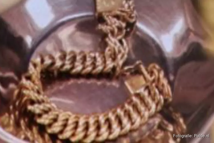Schoonmaakster (62) aangehouden na diefstal sieraden