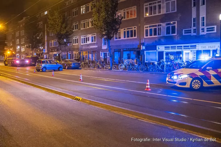 Automobilist niet aanspreekbaar na botsing met geparkeerde auto
