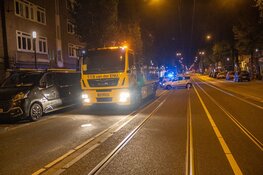 Automobilist niet aanspreekbaar na botsing met geparkeerde auto