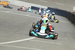 Jason Lieveld bezorgt zijn overgroot oma en vader zijn zo vurig gewenste cadeau: P1 in GK4 Kart Series!