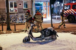 Scooter uitgebrand in Amsterdam Oud-West
