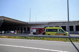 Twee gewonden bij botsing op A1 in Muiden