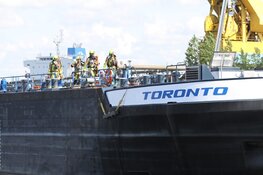 Brand op binnenvaartschip in Afrikahaven