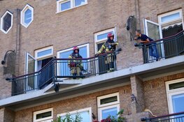 Brand in woning Mercatorplein, bewoners vluchten dakterras op