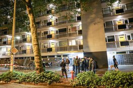 Explosie bij flat Amsterdam Nieuw-West, bewoners op straat
