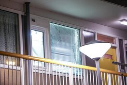 Explosie bij flat Amsterdam Nieuw-West, bewoners op straat