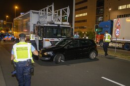 Personenwagen in botsing met vrachtwagen op Schiphol