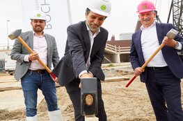 Amstelkwartier: eerste paal voor 205 sociale huurwoningen, 13 studio’s en opvangplek voor jongeren