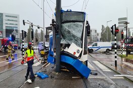 Tram ontspoort door storm in Amsterdam