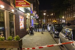 Medewerker avondwinkel gewond bij overval in Amsterdam Oost
