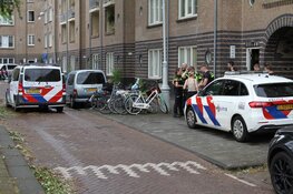 Man met schotwond meldt zich bij politiebureau