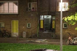 Deur uit portiek geblazen bij explosie De Schaapherderstraat