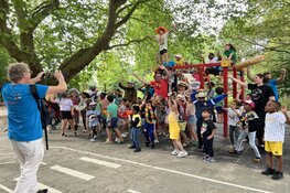 Vertrekkend directeur geeft bijzonder cadeau aan Basisschool De Rivieren: Digitale geletterdheid neemt de hele school over!