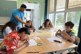 Vertrekkend directeur geeft bijzonder cadeau aan Basisschool De Rivieren: Digitale geletterdheid neemt de hele school over!