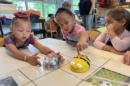 Vertrekkend directeur geeft bijzonder cadeau aan Basisschool De Rivieren: Digitale geletterdheid neemt de hele school over!