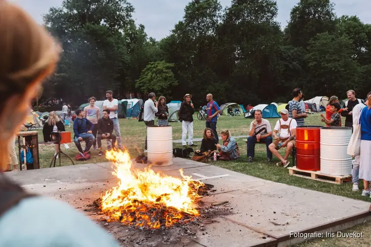 Verbinden is het toverwoord: Amsterdammers kamperen deze zomer voor de 11e keer in eigen buurt