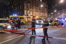 Fietser gereanimeerd na aanrijding met vluchtauto na inbraak in Amsterdam