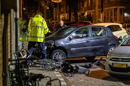 Fietser gereanimeerd na aanrijding met vluchtauto na inbraak in Amsterdam