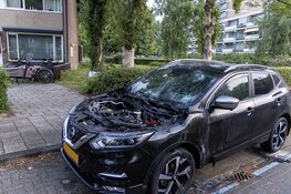 Voertuig in brand door explosief; Diemen