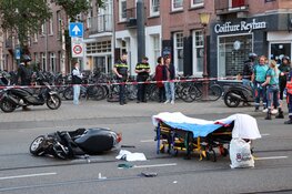 Botsing tussen fietser en scooterrijder in Amsterdam