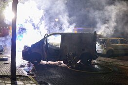 Bestelbus in brand op Kuilsenhofweg in Amsterdam-Zuidoost