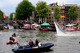 Weersvoorspellingen kunnen pret niet drukken op Pride Amsterdam (fotoalbum)