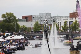 Weersvoorspellingen kunnen pret niet drukken op Pride Amsterdam (fotoalbum)